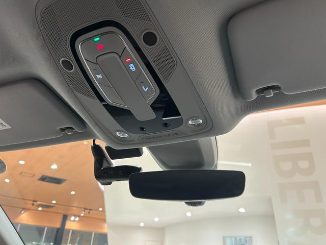 Ｑ５ ４０ＴＤＩクワトロ　スポーツ　ラグジュアリーＰＫＧ　アシスタンスＰＫＧ　マトリクスＬＥＤヘッドライトＰＫＧ　パーシャルレザー　シートヒーター　バーチャルコックピット　純正メモリナビ　フルセグＴＶ　３６０°カメラ　禁煙車（13枚目）