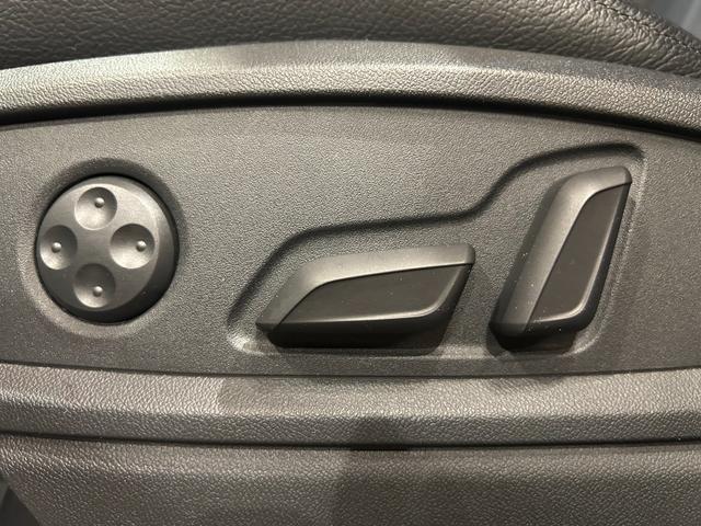 Ｑ５ ４０ＴＤＩクワトロ　スポーツ　ラグジュアリーＰＫＧ　アシスタンスＰＫＧ　マトリクスＬＥＤヘッドライトＰＫＧ　パーシャルレザー　シートヒーター　バーチャルコックピット　純正メモリナビ　フルセグＴＶ　３６０°カメラ　禁煙車（28枚目）