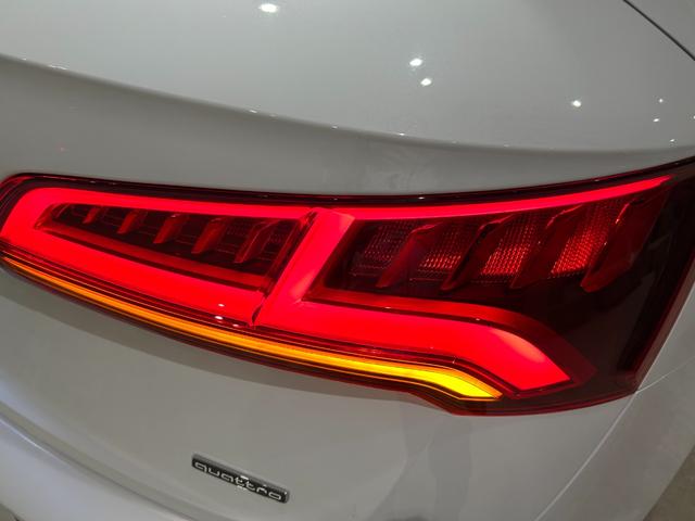 Ｑ５ ４０ＴＤＩクワトロ　スポーツ　ラグジュアリーＰＫＧ　アシスタンスＰＫＧ　マトリクスＬＥＤヘッドライトＰＫＧ　パーシャルレザー　シートヒーター　バーチャルコックピット　純正メモリナビ　フルセグＴＶ　３６０°カメラ　禁煙車（53枚目）