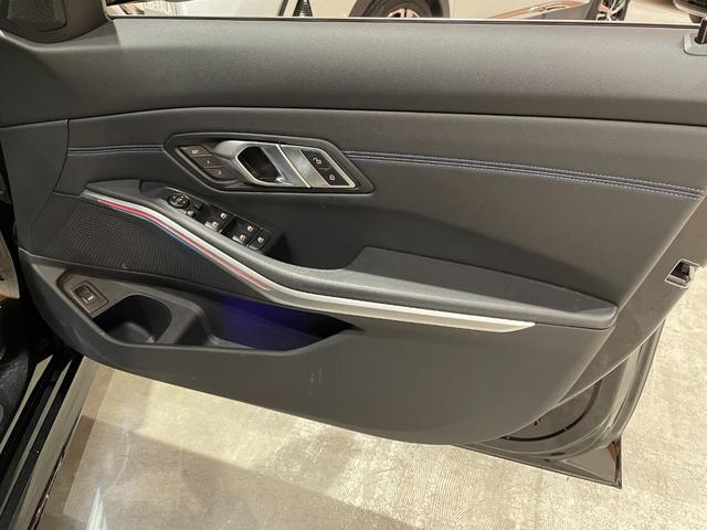 ３シリーズ ３２０ｄ　ｘＤｒｉｖｅツーリング　Ｍスポーツ　コンフォートＰＫＧ　パーキングアシストプラス　ＯＰ１９インチＡＷ　Ｍパフォーマンスフロントスポイラー　ハーフレザーシート　シートヒーター　ＨｉＦｉスピーカー　３６０°カメラ　禁煙車（26枚目）