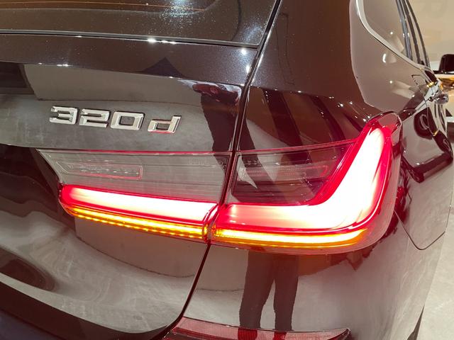３シリーズ ３２０ｄ　ｘＤｒｉｖｅツーリング　Ｍスポーツ　コンフォートＰＫＧ　パーキングアシストプラス　ＯＰ１９インチＡＷ　Ｍパフォーマンスフロントスポイラー　ハーフレザーシート　シートヒーター　ＨｉＦｉスピーカー　３６０°カメラ　禁煙車（53枚目）