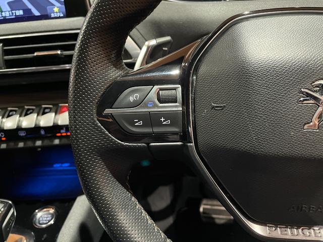３００８ ＧＴハイブリッド４　パノラミックサンルーフ　レザーＰＫＧ　本革シート　シートヒーター　純正メモリナビ　３６０°カメラ　パーキングアシスト　ＡＣＣ　レーンキープアシスト　ブラインドスポットアシスト　パワーテールゲート（8枚目）