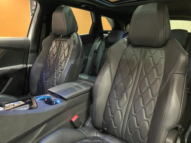 ３００８ ＧＴハイブリッド４　パノラミックサンルーフ　レザーＰＫＧ　本革シート　シートヒーター　純正メモリナビ　３６０°カメラ　パーキングアシスト　ＡＣＣ　レーンキープアシスト　ブラインドスポットアシスト　パワーテールゲート（28枚目）