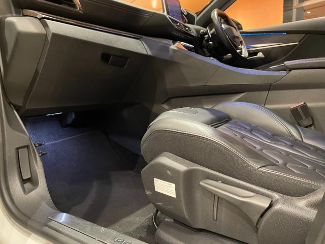 ３００８ ＧＴハイブリッド４　パノラミックサンルーフ　レザーＰＫＧ　本革シート　シートヒーター　純正メモリナビ　３６０°カメラ　パーキングアシスト　ＡＣＣ　レーンキープアシスト　ブラインドスポットアシスト　パワーテールゲート（29枚目）