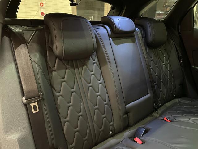 ３００８ ＧＴハイブリッド４　パノラミックサンルーフ　レザーＰＫＧ　本革シート　シートヒーター　純正メモリナビ　３６０°カメラ　パーキングアシスト　ＡＣＣ　レーンキープアシスト　ブラインドスポットアシスト　パワーテールゲート（35枚目）