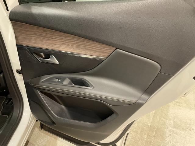３００８ ＧＴハイブリッド４　パノラミックサンルーフ　レザーＰＫＧ　本革シート　シートヒーター　純正メモリナビ　３６０°カメラ　パーキングアシスト　ＡＣＣ　レーンキープアシスト　ブラインドスポットアシスト　パワーテールゲート（37枚目）