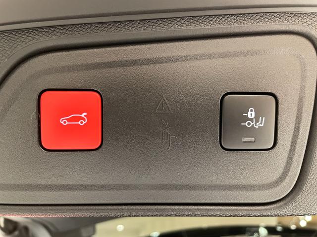 ３００８ ＧＴハイブリッド４　パノラミックサンルーフ　レザーＰＫＧ　本革シート　シートヒーター　純正メモリナビ　３６０°カメラ　パーキングアシスト　ＡＣＣ　レーンキープアシスト　ブラインドスポットアシスト　パワーテールゲート（39枚目）