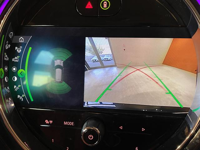 ＭＩＮＩ クーパーＤ　クロスオーバー　オール４　レザーシートＰＫＧ　デジタルＰＫＧ　ＰＥＰＰＥＲパッケージ　ＯＰ１８インチＡＷ　ＡＣＣ　ＨＵＤ　茶革シート　パワーシート　シートヒーター　ＬＥＤヘッドライト　純正ＨＤＤナビ　バックカメラ　禁煙車（15枚目）