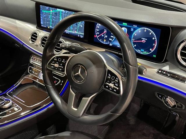 Ｅクラス Ｅ２００　４マチック　アバンギャルド　パノラミックスライディングルーフ　エクスクルーシブＰＫＧ　レーダーセーフティＰＫＧ　純正ＨＤＤナビ　フルセグＴＶ　ＳＤ／ＵＳＢ／Ｂｔ　黒革シート　シートヒーター　３６０°カメラ　ＥＴＣ　禁煙車（5枚目）