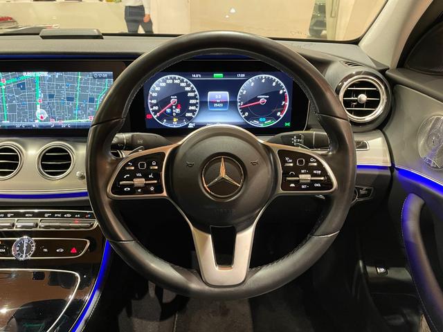 Ｅクラス Ｅ２００　４マチック　アバンギャルド　パノラミックスライディングルーフ　エクスクルーシブＰＫＧ　レーダーセーフティＰＫＧ　純正ＨＤＤナビ　フルセグＴＶ　ＳＤ／ＵＳＢ／Ｂｔ　黒革シート　シートヒーター　３６０°カメラ　ＥＴＣ　禁煙車（6枚目）