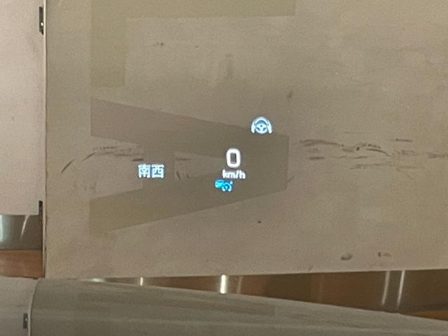 Ｅクラス Ｅ２００　４マチック　アバンギャルド　パノラミックスライディングルーフ　エクスクルーシブＰＫＧ　レーダーセーフティＰＫＧ　純正ＨＤＤナビ　フルセグＴＶ　ＳＤ／ＵＳＢ／Ｂｔ　黒革シート　シートヒーター　３６０°カメラ　ＥＴＣ　禁煙車（12枚目）