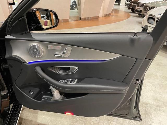 Ｅクラス Ｅ２００　４マチック　アバンギャルド　パノラミックスライディングルーフ　エクスクルーシブＰＫＧ　レーダーセーフティＰＫＧ　純正ＨＤＤナビ　フルセグＴＶ　ＳＤ／ＵＳＢ／Ｂｔ　黒革シート　シートヒーター　３６０°カメラ　ＥＴＣ　禁煙車（24枚目）