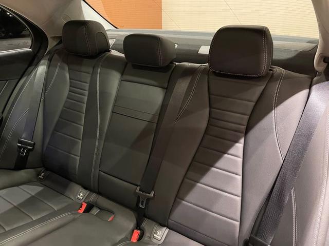 Ｅクラス Ｅ２００　４マチック　アバンギャルド　パノラミックスライディングルーフ　エクスクルーシブＰＫＧ　レーダーセーフティＰＫＧ　純正ＨＤＤナビ　フルセグＴＶ　ＳＤ／ＵＳＢ／Ｂｔ　黒革シート　シートヒーター　３６０°カメラ　ＥＴＣ　禁煙車（30枚目）
