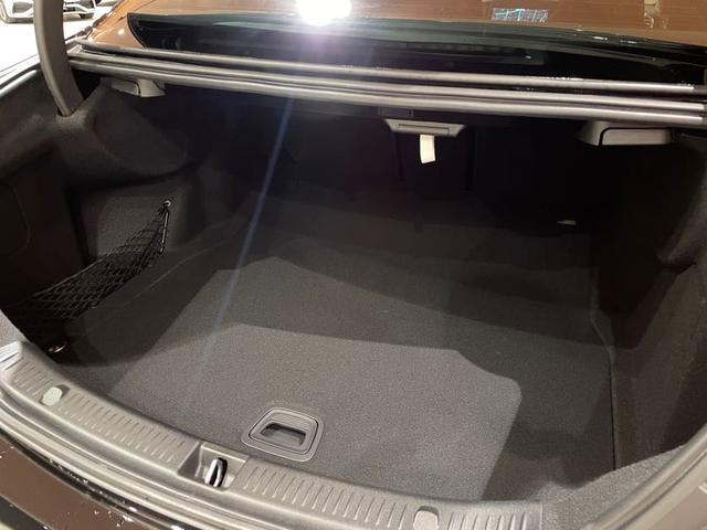 Ｅクラス Ｅ２００　４マチック　アバンギャルド　パノラミックスライディングルーフ　エクスクルーシブＰＫＧ　レーダーセーフティＰＫＧ　純正ＨＤＤナビ　フルセグＴＶ　ＳＤ／ＵＳＢ／Ｂｔ　黒革シート　シートヒーター　３６０°カメラ　ＥＴＣ　禁煙車（38枚目）