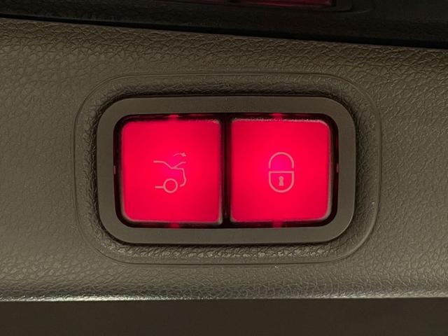 Ｅクラス Ｅ２００　４マチック　アバンギャルド　パノラミックスライディングルーフ　エクスクルーシブＰＫＧ　レーダーセーフティＰＫＧ　純正ＨＤＤナビ　フルセグＴＶ　ＳＤ／ＵＳＢ／Ｂｔ　黒革シート　シートヒーター　３６０°カメラ　ＥＴＣ　禁煙車（39枚目）