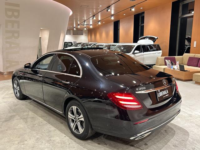 Ｅクラス Ｅ２００　４マチック　アバンギャルド　パノラミックスライディングルーフ　エクスクルーシブＰＫＧ　レーダーセーフティＰＫＧ　純正ＨＤＤナビ　フルセグＴＶ　ＳＤ／ＵＳＢ／Ｂｔ　黒革シート　シートヒーター　３６０°カメラ　ＥＴＣ　禁煙車（46枚目）