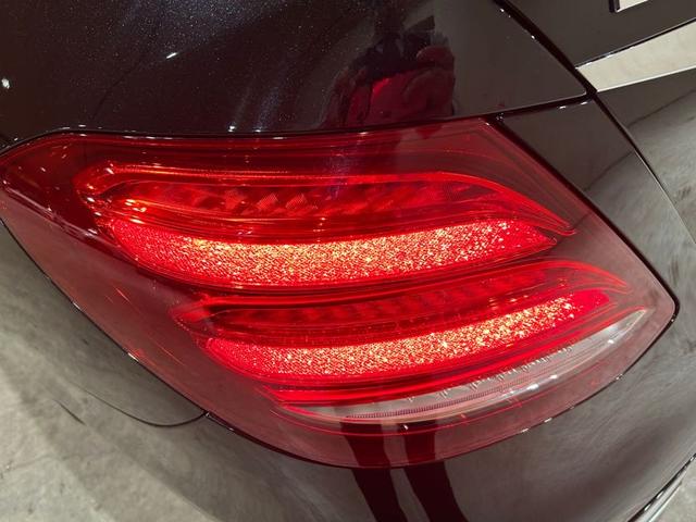 Ｅクラス Ｅ２００　４マチック　アバンギャルド　パノラミックスライディングルーフ　エクスクルーシブＰＫＧ　レーダーセーフティＰＫＧ　純正ＨＤＤナビ　フルセグＴＶ　ＳＤ／ＵＳＢ／Ｂｔ　黒革シート　シートヒーター　３６０°カメラ　ＥＴＣ　禁煙車（53枚目）