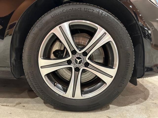 Ｅクラス Ｅ２００　４マチック　アバンギャルド　パノラミックスライディングルーフ　エクスクルーシブＰＫＧ　レーダーセーフティＰＫＧ　純正ＨＤＤナビ　フルセグＴＶ　ＳＤ／ＵＳＢ／Ｂｔ　黒革シート　シートヒーター　３６０°カメラ　ＥＴＣ　禁煙車（57枚目）