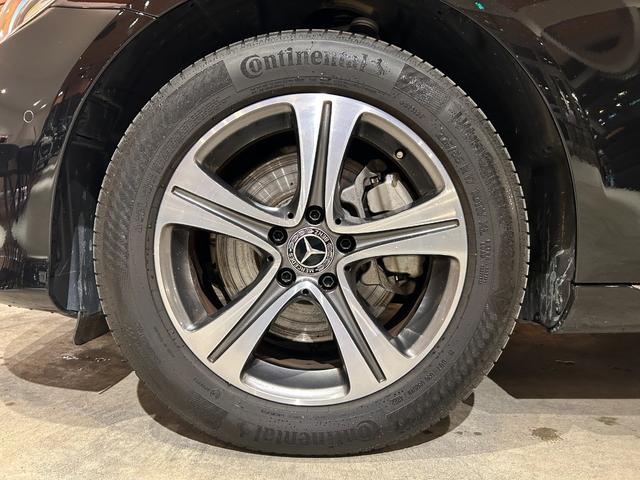 Ｅクラス Ｅ２００　４マチック　アバンギャルド　パノラミックスライディングルーフ　エクスクルーシブＰＫＧ　レーダーセーフティＰＫＧ　純正ＨＤＤナビ　フルセグＴＶ　ＳＤ／ＵＳＢ／Ｂｔ　黒革シート　シートヒーター　３６０°カメラ　ＥＴＣ　禁煙車（58枚目）