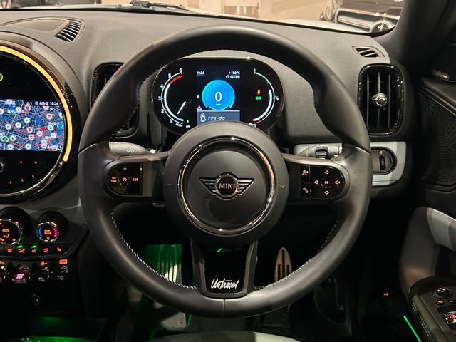 ＭＩＮＩ クーパーＳＤ　クロスオーバーオール４アンテイムドＥＤ　ワンオーナー　専用１８インチＡＷ　専用サイドスカットル　専用サイドストライプ　ピアノブラックエクステリア　ＭＩＮＩＹｏｕｒｓレザーラウンジハイランドグリーン　シートヒーター　禁煙車（6枚目）