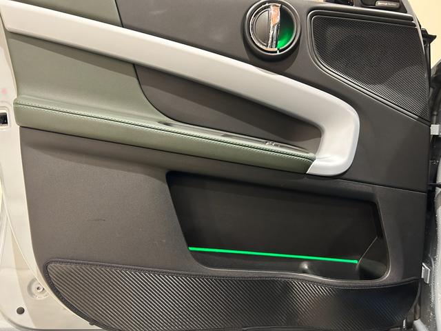 ＭＩＮＩ クーパーＳＤ　クロスオーバーオール４アンテイムドＥＤ　ワンオーナー　専用１８インチＡＷ　専用サイドスカットル　専用サイドストライプ　ピアノブラックエクステリア　ＭＩＮＩＹｏｕｒｓレザーラウンジハイランドグリーン　シートヒーター　禁煙車（25枚目）