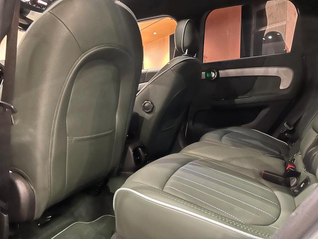 ＭＩＮＩ クーパーＳＤ　クロスオーバーオール４アンテイムドＥＤ　ワンオーナー　専用１８インチＡＷ　専用サイドスカットル　専用サイドストライプ　ピアノブラックエクステリア　ＭＩＮＩＹｏｕｒｓレザーラウンジハイランドグリーン　シートヒーター　禁煙車（27枚目）