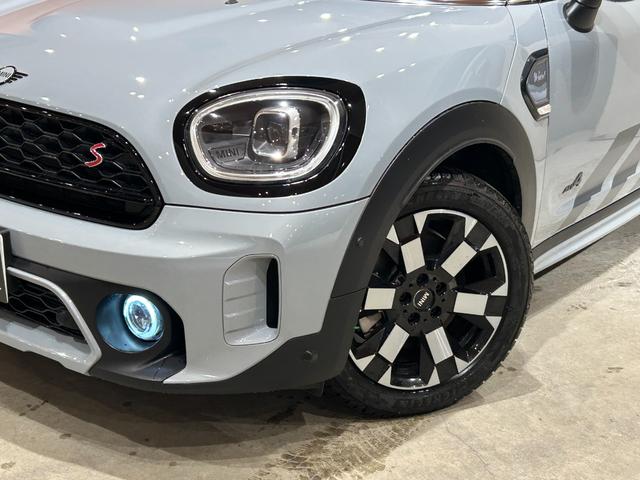 ＭＩＮＩ クーパーＳＤ　クロスオーバーオール４アンテイムドＥＤ　ワンオーナー　専用１８インチＡＷ　専用サイドスカットル　専用サイドストライプ　ピアノブラックエクステリア　ＭＩＮＩＹｏｕｒｓレザーラウンジハイランドグリーン　シートヒーター　禁煙車（37枚目）