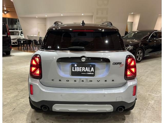 ＭＩＮＩ クーパーＳＤ　クロスオーバーオール４アンテイムドＥＤ　ワンオーナー　専用１８インチＡＷ　専用サイドスカットル　専用サイドストライプ　ピアノブラックエクステリア　ＭＩＮＩＹｏｕｒｓレザーラウンジハイランドグリーン　シートヒーター　禁煙車（40枚目）