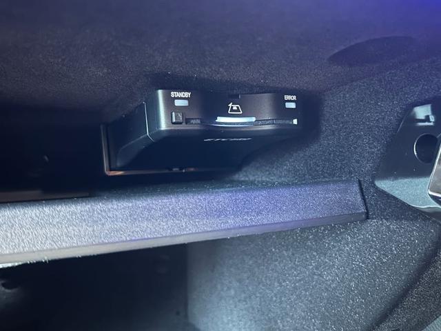 Cクラス C200 4Mアバンギャルド AMGラインパッケージ レザーエクスクルーシブPKG 赤黒コンビレザーシート シートヒーター ベーシックPKG レーダーセーフティPKG 360°カメラ DIGITALライト アダプティブハイビームアシスト 禁煙車(28枚目)