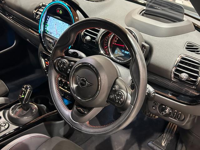 MINI JCWクラブマンGPインスパイアードエディション 世界299台限定車(シリアルナンバー126) 専用シルバールーフ&チリレッドミラーキャップ 専用サイドストライプ 専用リアストライプ ピアノブラックエクステリア ACC ヘッドアップディスプレイ(5枚目)