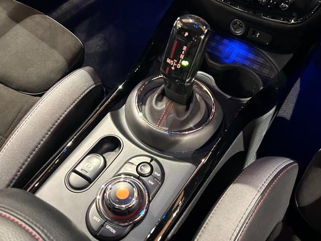 MINI JCWクラブマンGPインスパイアードエディション 世界299台限定車(シリアルナンバー126) 専用シルバールーフ&チリレッドミラーキャップ 専用サイドストライプ 専用リアストライプ ピアノブラックエクステリア ACC ヘッドアップディスプレイ(21枚目)