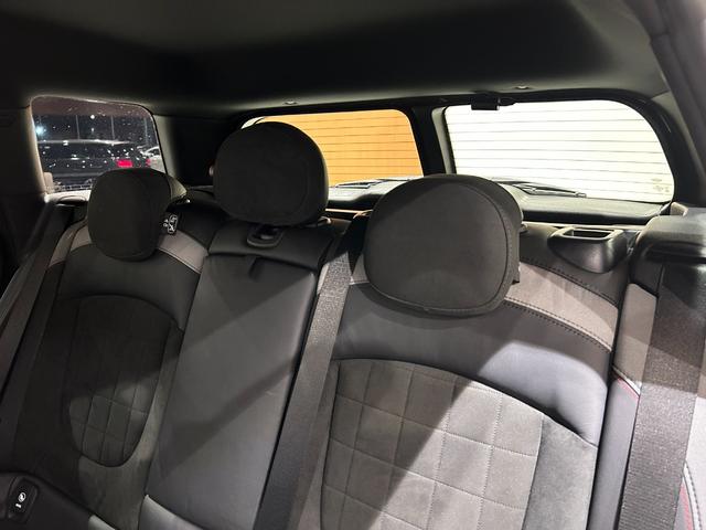 MINI JCWクラブマンGPインスパイアードエディション 世界299台限定車(シリアルナンバー126) 専用シルバールーフ&チリレッドミラーキャップ 専用サイドストライプ 専用リアストライプ ピアノブラックエクステリア ACC ヘッドアップディスプレイ(28枚目)