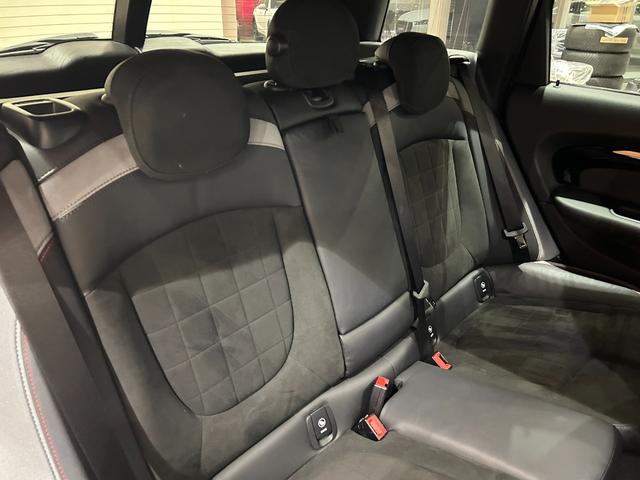 MINI JCWクラブマンGPインスパイアードエディション 世界299台限定車(シリアルナンバー126) 専用シルバールーフ&チリレッドミラーキャップ 専用サイドストライプ 専用リアストライプ ピアノブラックエクステリア ACC ヘッドアップディスプレイ(31枚目)