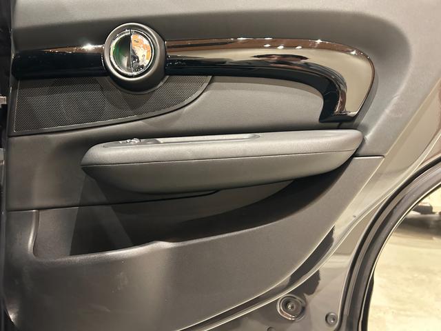MINI JCWクラブマンGPインスパイアードエディション 世界299台限定車(シリアルナンバー126) 専用シルバールーフ&チリレッドミラーキャップ 専用サイドストライプ 専用リアストライプ ピアノブラックエクステリア ACC ヘッドアップディスプレイ(33枚目)