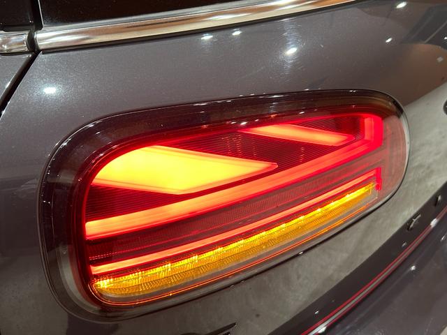 MINI JCWクラブマンGPインスパイアードエディション 世界299台限定車(シリアルナンバー126) 専用シルバールーフ&チリレッドミラーキャップ 専用サイドストライプ 専用リアストライプ ピアノブラックエクステリア ACC ヘッドアップディスプレイ(49枚目)