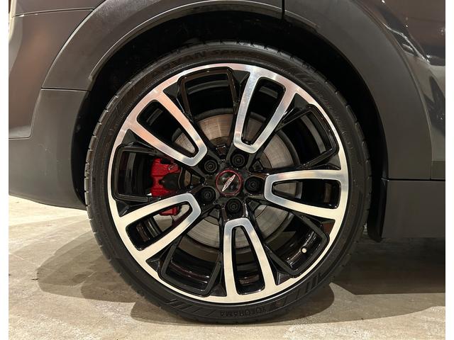 MINI JCWクラブマンGPインスパイアードエディション 世界299台限定車(シリアルナンバー126) 専用シルバールーフ&チリレッドミラーキャップ 専用サイドストライプ 専用リアストライプ ピアノブラックエクステリア ACC ヘッドアップディスプレイ(52枚目)