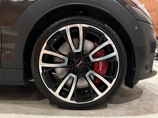 MINI JCWクラブマンGPインスパイアードエディション 世界299台限定車(シリアルナンバー126) 専用シルバールーフ&チリレッドミラーキャップ 専用サイドストライプ 専用リアストライプ ピアノブラックエクステリア ACC ヘッドアップディスプレイ(53枚目)