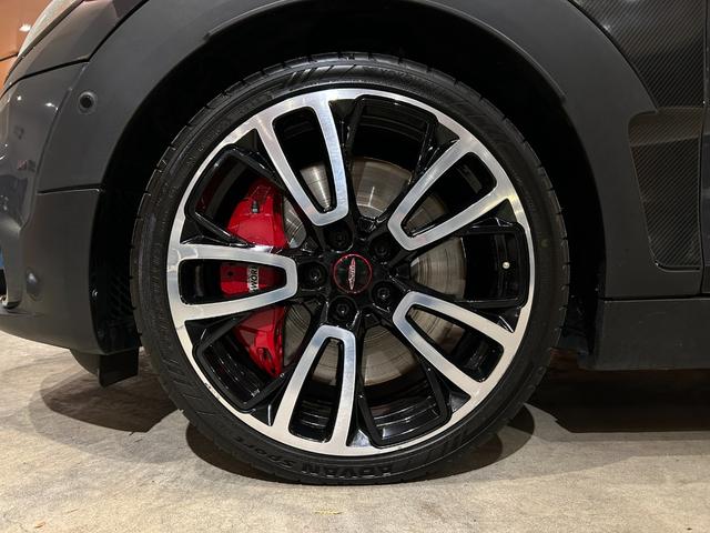 MINI JCWクラブマンGPインスパイアードエディション 世界299台限定車(シリアルナンバー126) 専用シルバールーフ&チリレッドミラーキャップ 専用サイドストライプ 専用リアストライプ ピアノブラックエクステリア ACC ヘッドアップディスプレイ(54枚目)