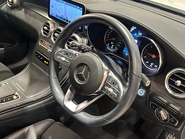 ＧＬＣ ＧＬＣ２２０ｄ　４マチック　ＡＭＧライン　パノラミックスライディングルーフ　純正ランニングボード　レーダーセーフティＰＫＧ　純正メモリナビ　フルセグＴＶ　３６０°カメラ　ハーフレザーシート　シートヒーター　マルチビームＬＥＤヘッドライト（5枚目）