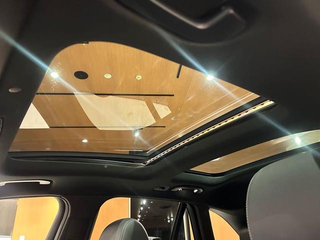 ＧＬＣ ＧＬＣ２２０ｄ　４マチック　ＡＭＧライン　パノラミックスライディングルーフ　純正ランニングボード　レーダーセーフティＰＫＧ　純正メモリナビ　フルセグＴＶ　３６０°カメラ　ハーフレザーシート　シートヒーター　マルチビームＬＥＤヘッドライト（11枚目）