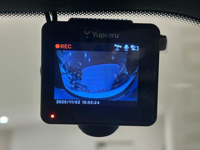 ＧＬＣ ＧＬＣ２２０ｄ　４マチック　ＡＭＧライン　パノラミックスライディングルーフ　純正ランニングボード　レーダーセーフティＰＫＧ　純正メモリナビ　フルセグＴＶ　３６０°カメラ　ハーフレザーシート　シートヒーター　マルチビームＬＥＤヘッドライト（12枚目）