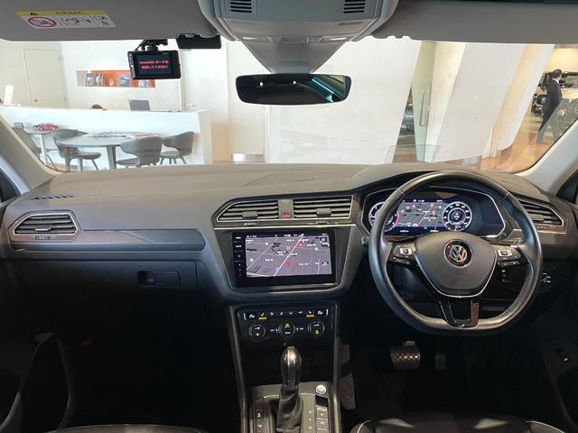 ティグアン TDI 4モーション ハイライン レザーシートPKG 本革シート 運転席メモリー付きパワーシート 運転席パワーランバーサポート シートヒーター オールインセーフティ ヘッドアップディスプレイ 純正メモリナビ 360°カメラ 禁煙車(4枚目)