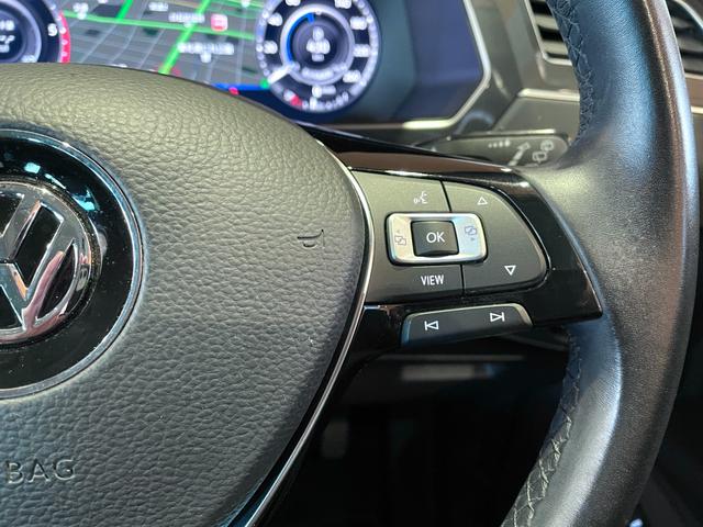 ティグアン TDI 4モーション ハイライン レザーシートPKG 本革シート 運転席メモリー付きパワーシート 運転席パワーランバーサポート シートヒーター オールインセーフティ ヘッドアップディスプレイ 純正メモリナビ 360°カメラ 禁煙車(9枚目)