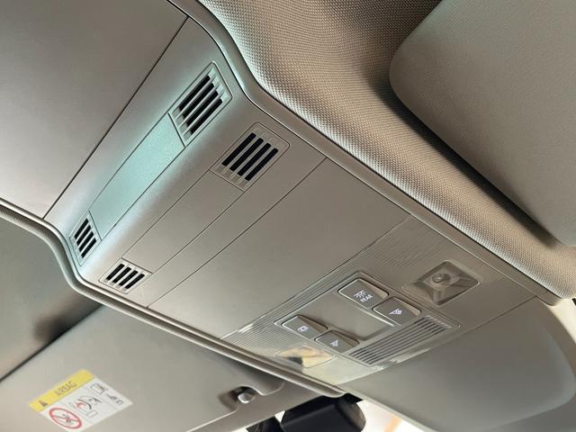 ティグアン TDI 4モーション ハイライン レザーシートPKG 本革シート 運転席メモリー付きパワーシート 運転席パワーランバーサポート シートヒーター オールインセーフティ ヘッドアップディスプレイ 純正メモリナビ 360°カメラ 禁煙車(13枚目)