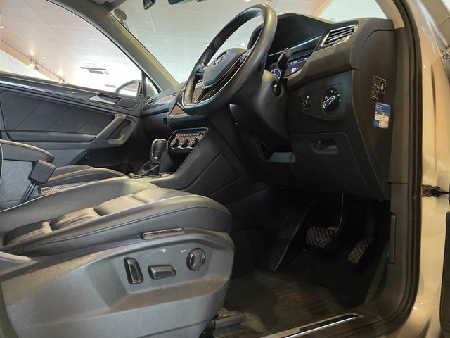 ティグアン TDI 4モーション ハイライン レザーシートPKG 本革シート 運転席メモリー付きパワーシート 運転席パワーランバーサポート シートヒーター オールインセーフティ ヘッドアップディスプレイ 純正メモリナビ 360°カメラ 禁煙車(26枚目)