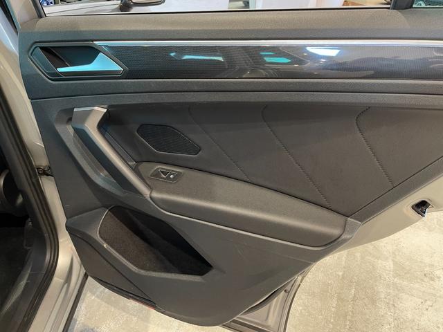 ティグアン TDI 4モーション ハイライン レザーシートPKG 本革シート 運転席メモリー付きパワーシート 運転席パワーランバーサポート シートヒーター オールインセーフティ ヘッドアップディスプレイ 純正メモリナビ 360°カメラ 禁煙車(38枚目)