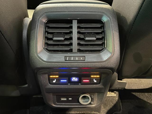 ティグアン TDI 4モーション ハイライン レザーシートPKG 本革シート 運転席メモリー付きパワーシート 運転席パワーランバーサポート シートヒーター オールインセーフティ ヘッドアップディスプレイ 純正メモリナビ 360°カメラ 禁煙車(39枚目)