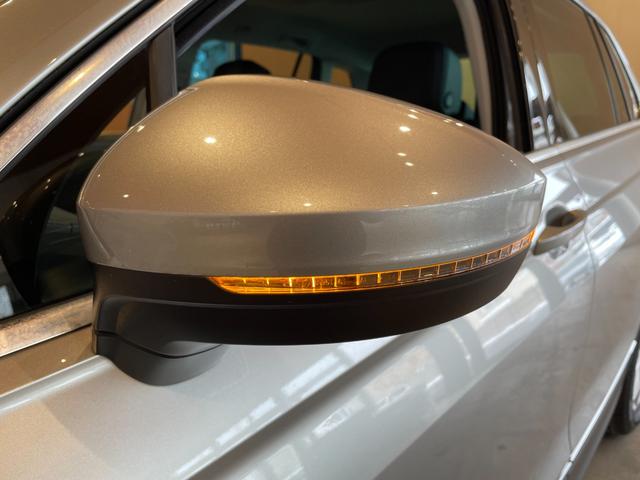 ティグアン TDI 4モーション ハイライン レザーシートPKG 本革シート 運転席メモリー付きパワーシート 運転席パワーランバーサポート シートヒーター オールインセーフティ ヘッドアップディスプレイ 純正メモリナビ 360°カメラ 禁煙車(53枚目)