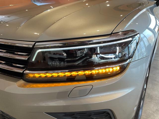 ティグアン TDI 4モーション ハイライン レザーシートPKG 本革シート 運転席メモリー付きパワーシート 運転席パワーランバーサポート シートヒーター オールインセーフティ ヘッドアップディスプレイ 純正メモリナビ 360°カメラ 禁煙車(55枚目)