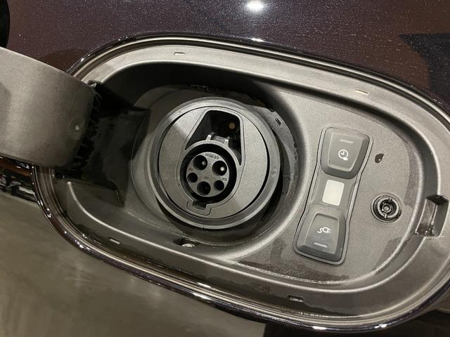 パナメーラ 4 E-ハイブリッド 10イヤーズエディション パノラマルーフシステム BOSEサラウンドサウンド ソフトクローズドア PDLSPlus PASM 純正メモリナビ サラウンドビューカメラ 本革シート シートヒーター パワーテールゲート 禁煙車(15枚目)